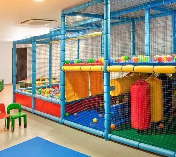 Детский бассейн и игровая зона Villa del Mar Отель Бенидорме